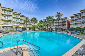Walk to Galveston Beach Resort Condo with Perks!